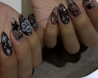 Uñas postizas Black Orchid con diseño de estrella hechas a mano F378