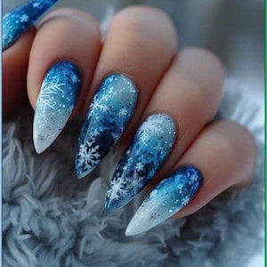 Snowflake Nails, Press On Nails, Christmas Nails, Holiday Nails, Festival Nails, Ombre Nails, Snow Nails, Cool Nails, Glitter Nails F953