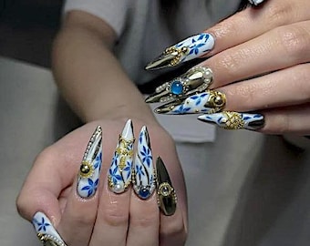 Blue-and-White Porcelain Floral Press-On Nails - Elegant Nail Art F1077
