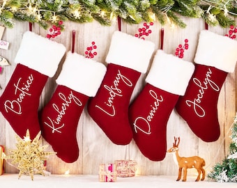 Rote Weihnachtsstrümpfe Personalisierte Strümpfe Feiertagsstrumpf Familienstrümpfe Monogramm-Namensstrumpf Weihnachtsdekor Weihnachtsgeschenke