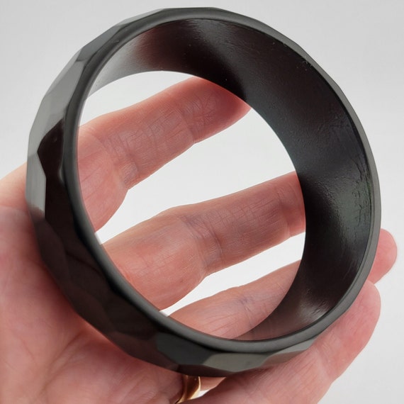 Vintage Dark Green Bakelite Bangle: Faceted Honey… - image 10