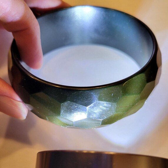 Vintage Dark Green Bakelite Bangle: Faceted Honey… - image 2
