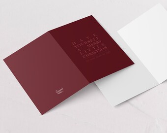 Könnte beinhalten: Eine gefaltete Karte in Burgunderrot mit dem Text "Have yourself a merry little Christmas" und dem Logo "The Good Vale" auf der Rückseite.