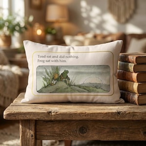 Frog and Toad Lumbar Pillow, Cottagecore Pillow, Bookish Pillow, Whimsical Decor, Classic Book Gift, Nostalgic Gift, Whimsy Frog Pillow afbeelding 3