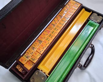 Antique Mahjong bakelite set, ca. 1920s