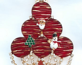 Vintage rhinestones Christmas brooch