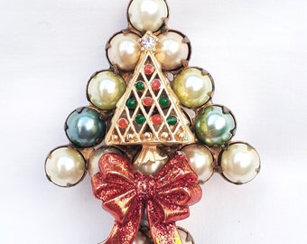 La Heir rhinestones Christmas brooch, vintage