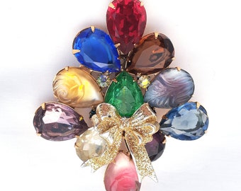 La Heir rhinestones Christmas brooch, vintage