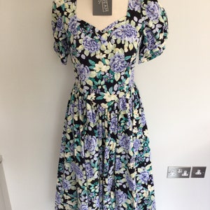 Vintage 80s Laura Ashley cotton floral midi dress, GB made, current UK 12, sweetheart neck/back, short sleeves & big skirt, just lovely!
