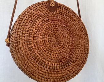 Sac à bandoulière/à bandoulière moyen en rotin fait main en rotin cuit à la vapeur