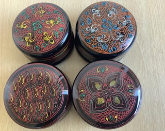 ビルマ（ミャンマー）1970年代 漆芸 重箱 手描き装飾文様 円形蓋物 国立部族ビルマビルマ人ミャンマーフィギュア人物地元の民族アジア木製