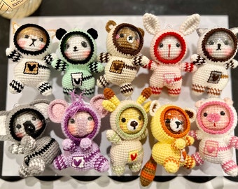 Crochet Space Animals Keyring/Bag Charm Produit fini, Amigurumi Astronauts Doll, Cadeau fait main