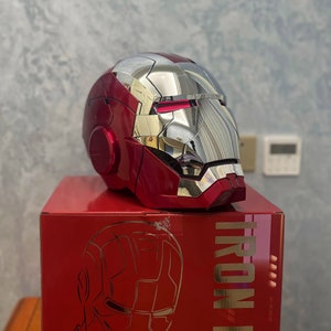 The Iron Man helmet can be worn by real people, and the deformable voice control electric opening and closing Silver helmet