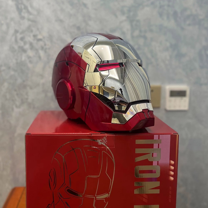 The Iron Man helmet can be worn by real people, and the deformable voice control electric opening and closing Silver helmet