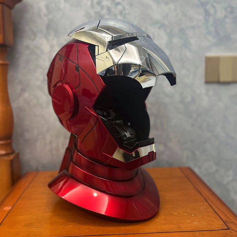 The Iron Man helmet can be worn by real people, and the deformable voice control electric opening and closing image 4