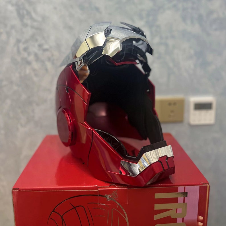 The Iron Man helmet can be worn by real people, and the deformable voice control electric opening and closing image 8