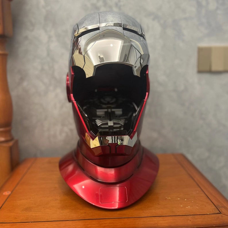 The Iron Man helmet can be worn by real people, and the deformable voice control electric opening and closing image 2