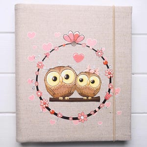 Álbum de fotos autoadhesivo para bebé niña / Libro de recuerdos personalizado para recién nacidas / Seguimiento del primer año con nombre / Seguimiento de hitos de crecimiento en tela