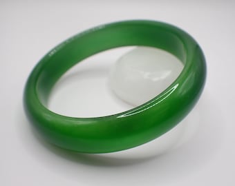 64.2mm Beautiful Bright Green Cats Eye Crystal Bangle Bracelet - Smooth Finish Flat Inside - Bangle Bracelet - Cat Eye Crystal #JEWEL#1736