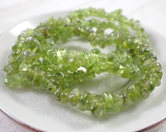 One Peridot Crystal Chip Beaded Bracelet - 6-10mm Smooth Chip Beads - Natural Green Peridot Crystal Bead Bracelet - #BRCLT#1032