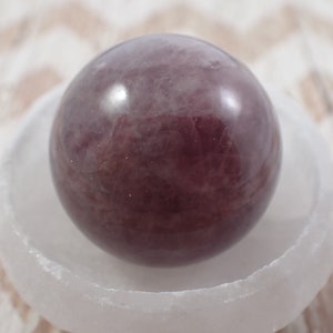 1 Piece Natural Lavender Rose Quartz Crystal Sphere - Small Shiny Polished Round Ball - Purple Rose Quartz Smooth Finish 28mm #SPHER#1081