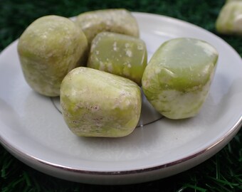 1 Piece Natural Serpentine Crystal Tumble - Rounded Smooth Chunky Tumbled Stones - Green White Crystal Tumble Stones - 20-35mm #TUMBL#1040
