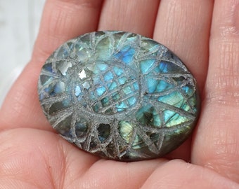 1 Piece Natural Labradorite Cabochon - Strong Blue Green Flash - Oval Etched Sunflower - 40x30x7mm Labradorite Crystal Cabochon #CBCHN#1039