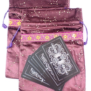 Belle pochette en cristal pourpre en tissu de soie doré - Pochette en or vin pourpre - Pochette pour cartes de tarot violet étoiles filantes dorées 23 x 6,5 cm
