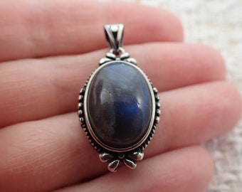 Pretty Flashy Blue Labradorite Crystal Pendant - Silver Blue Gray Oval Pendant - Natural Blue Labradorite Crystal Pendant #PNDNT#1072