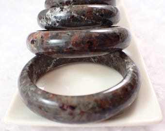 60.1mm Perfect Natural Yooperlite Crystal Bangle Bracelet - UV Reactive Smooth Finish Flat Inside - Gray Black Orange Bangle #JEWEL#1370