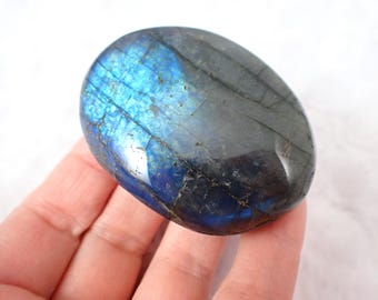 1 Piece Natural Labradorite Palm Stone - Strong Blue Green Flash - 2.25 Inch Oval Palmstone - Gray Silver Smooth Labradorite #PALMS#1215
