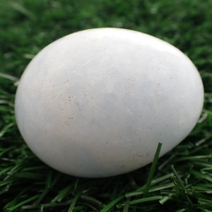 Blaues Calcit natürliches Kristallei - kleines poliertes Ei - blau weißes Kristallei - 1,75 Zoll Ei blauer Calcit - keine Chips oder Risse #EGGS # 1017