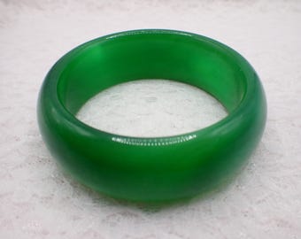 61.7mm Beautiful Bright Green Cats Eye Crystal Bangle Bracelet - Smooth Finish Flat Inside - Bangle Bracelet - Cat Eye Crystal #JEWEL#1958