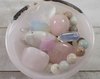 Motherhood Crystal Bowl Set - All Pieces Included - Pink Calcite Crystal Bowl - Moonstone - Kunzite Rose Quartz Caribbean Calcite Opalite