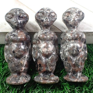UV Reactive Yooperlite Crystal Alien Carving - Gray Black Orange - Standing Pregnant Alien Figurine - Yooperlite Orange Alien #CRVNG#1717