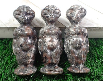 UV Reactive Yooperlite Crystal Alien Carving - Gray Black Orange - Standing Pregnant Alien Figurine - Yooperlite Orange Alien #CRVNG#1717