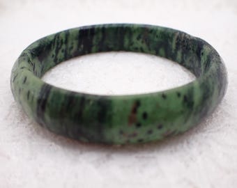 56.6mm Faceted Ruby in Zoisite Crystal Bangle Bracelet - Green Ruby Black Pink - UV Reactive Natural Bangle Ruby Zoisite #JEWEL#1898