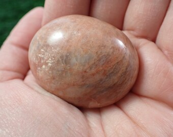 1 Piece Natural Peach Moonstone Crystal Palm Stone - Small Oval Polished Gallet - 44x35x20mm Smooth Moonstone Crystal Palm #PALMS#1150