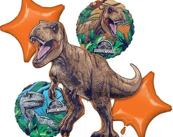 Könnte beinhalten: Ein Set aus vier Jurassic World-Ballons. Die Ballons zeigen einen großen grün-braunen Dinosaurier, einen kleineren blauen Dinosaurier und zwei orangefarbene sternförmige Ballons. Die Ballons haben das Jurassic World-Logo aufgedruckt.