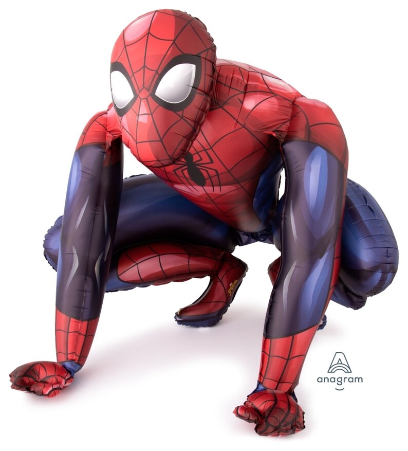 Puede incluir: Un globo inflable de Spider-Man rojo y azul en posici&oacute;n de cuclillas. El globo est&aacute; hecho de material brillante y met&aacute;lico y presenta un dise&ntilde;o detallado del traje de Spider-Man. El globo es de Anagram.