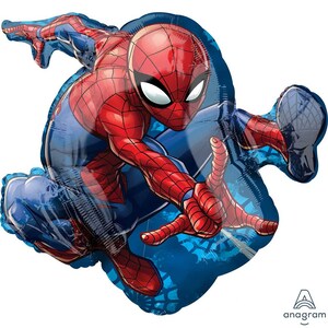 Puede incluir: Un globo de aluminio rojo y azul con un personaje de superh&eacute;roe con un traje rojo y azul con un dise&ntilde;o de telara&ntilde;a. El personaje est&aacute; en una pose de lanzamiento de telara&ntilde;a con un fondo azul.