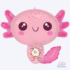 Peut inclure: Ballon rose en forme d'axolotl avec de grands yeux fonc&eacute;s et une bouche souriante. Le ballon tient un donut et a des branchies roses. Le texte "28 INCH Axolotl Birthday" est imprim&eacute; en bas &agrave; droite.