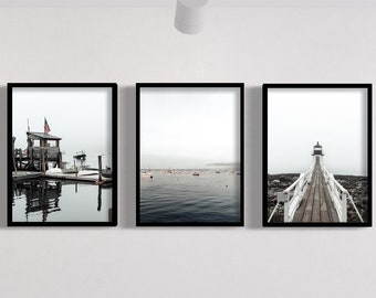 Maine kustfotografieprintset: vuurtoren, zeilboot, aanlegsteiger - ingelijste kunst