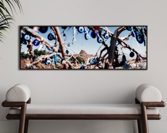 Fotografieafdruk Cappadocië-Turkije: boze oog-amuletten, Pigeon Valley, ingelijste canvaskunst