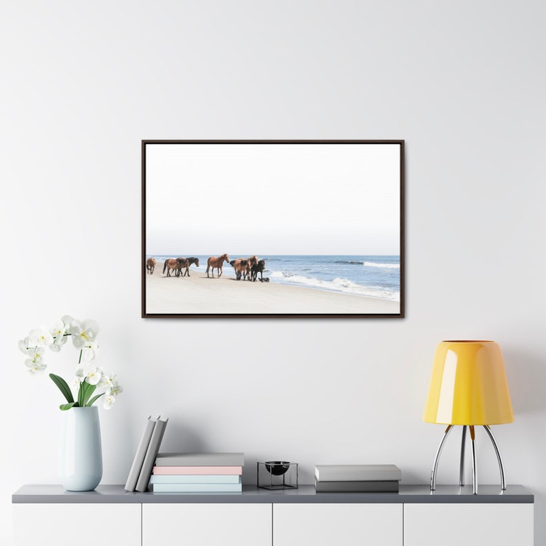 Dzikie konie z plaży Corolla – panoramiczny wydruk na płótnie – Outer Banks Photography 36″ x 24″