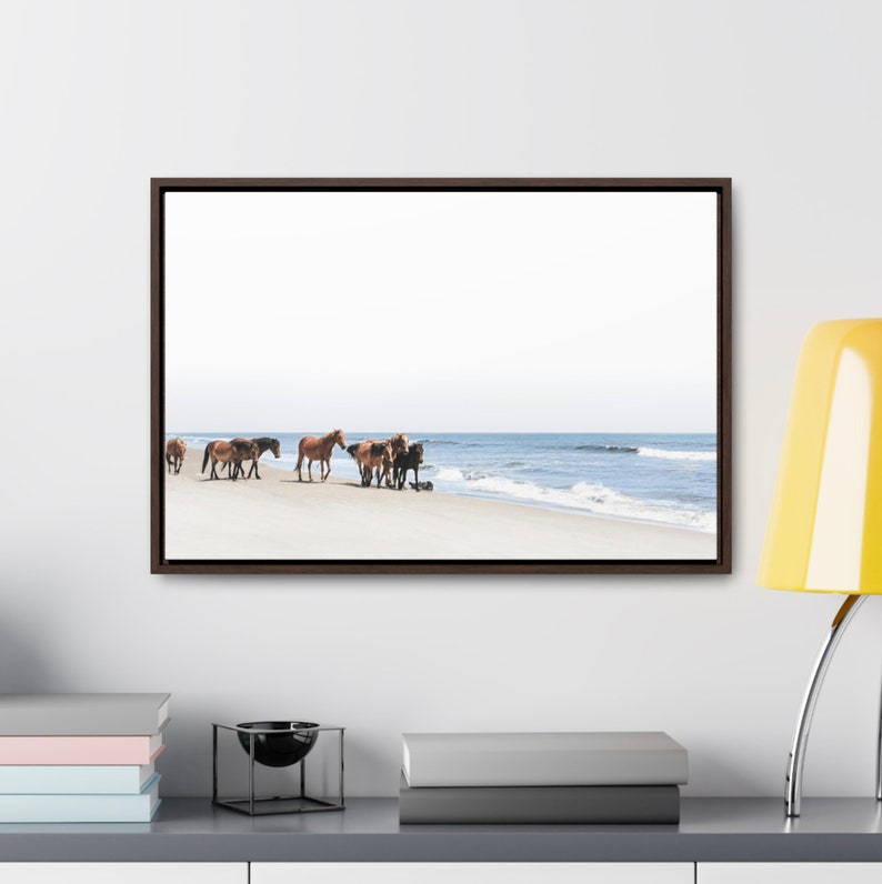 Dzikie konie z plaży Corolla – panoramiczny wydruk na płótnie – Outer Banks Photography 24″ x 16″