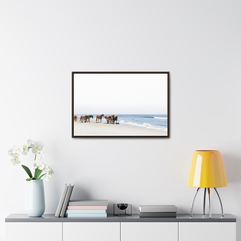 Dzikie konie z plaży Corolla – panoramiczny wydruk na płótnie – Outer Banks Photography 30″ x 20″