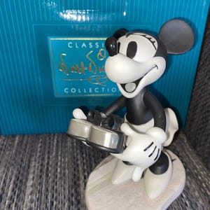 Figura de Minnie Mouse Puppy Love Oh It's Swell de la colección Walt Disney Classics imagen 1