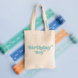 Sac fourre-tout joyeux anniversaire - Sac fourre-tout pour enfants - Fourre-tout de nom personnalisé - Cadeau de Noël - Sac de nom d’enfants -Sac fourre-tout d’école - Sac cadeau de garçon d’anniversaire