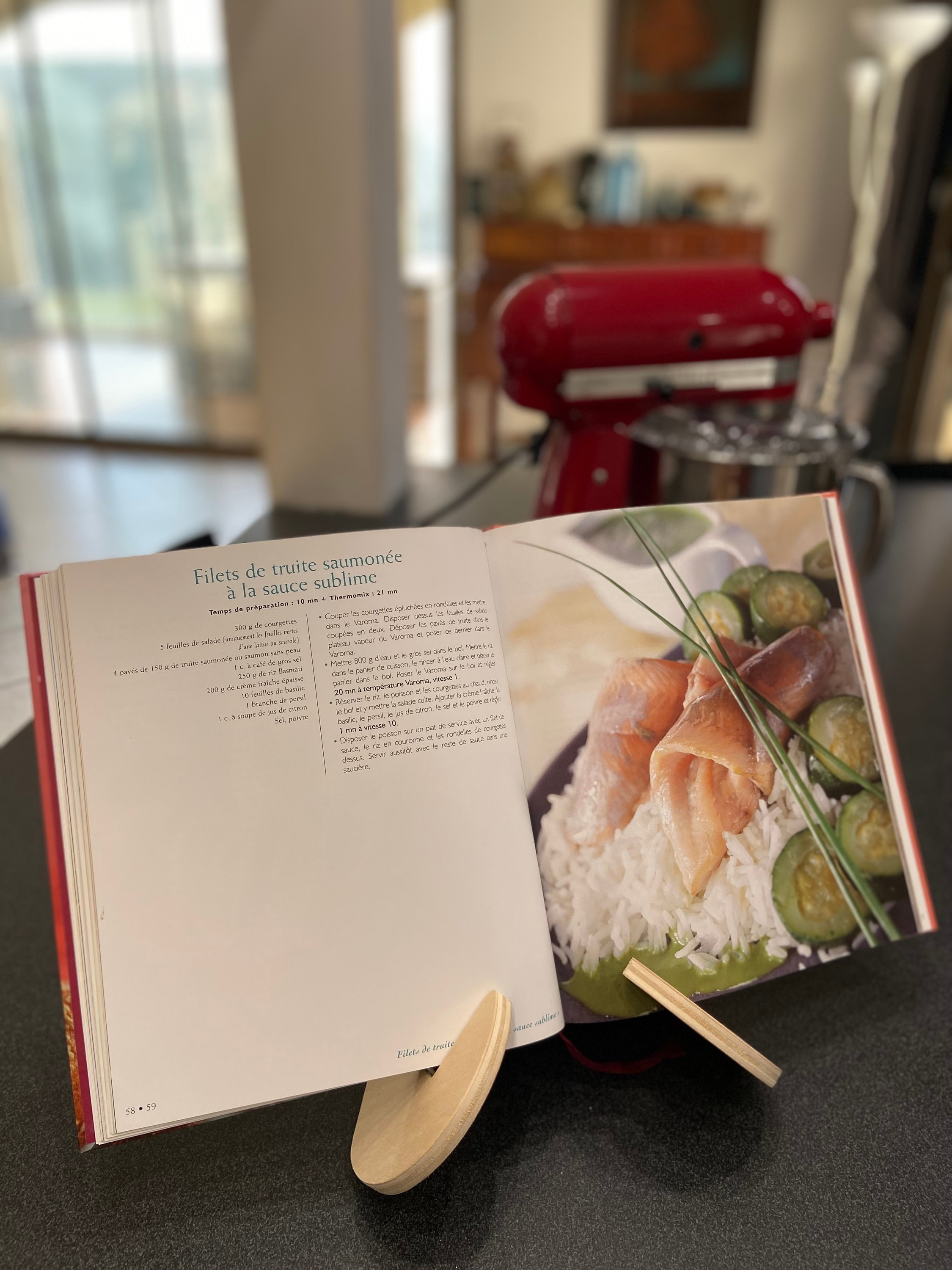 Relaxdays Lutrin de cuisine Support pour livre Porte-livre de recettes  pupitre de lecture porte-livres en bambou HxlxP : 32 x 23,5 x 12, nature :  : Cuisine et Maison